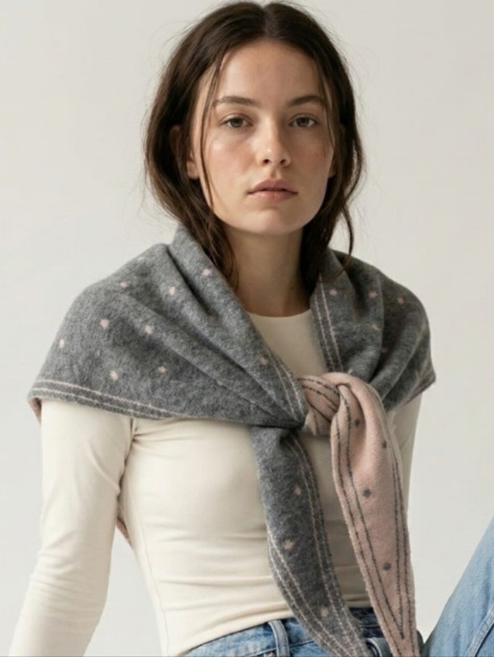 SAACHI POLKA DOT TRIANGLE GREY SCARF. / 60"×13" /100%ACRYLIC